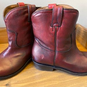 FRYE Women’s Billy Short Boot. Size 9.5. Burnt Red